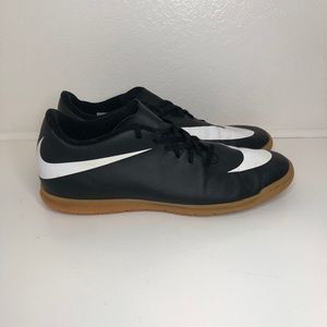 Nike Bravata Indoor Soccer Shoe